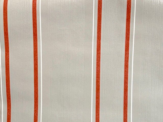 Streep rood / grijs vinyl op vlies 18562